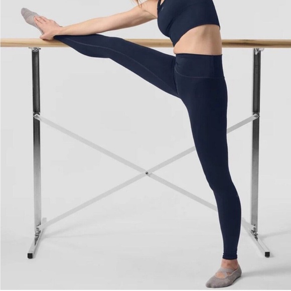 ALO Yoga Airlift Leggings in Navy XS - Picture 1 of 5